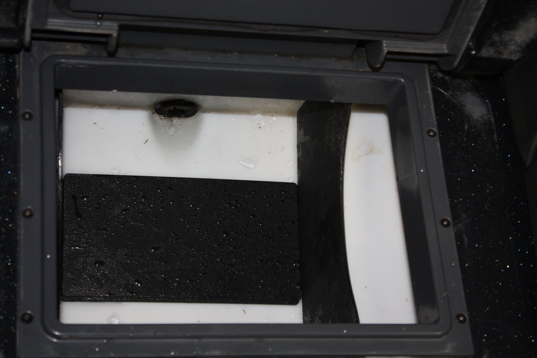 SKEETER ZX/ZXR/FXR COOLER DIVIDER - NPDSK0052